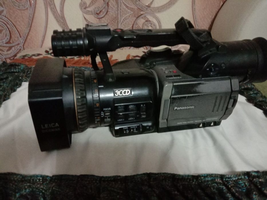 Продам видеокамера Ranasonic AG-DVX-100B в полном комплекте за 180000
