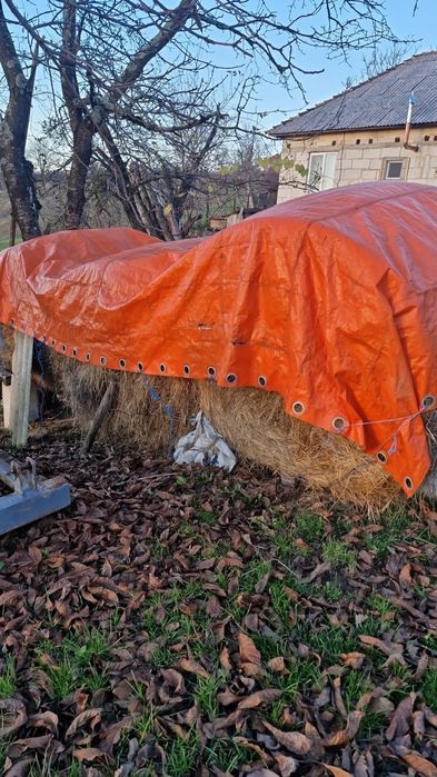 Vând baloți mari de fân, 1,2x1,5 m