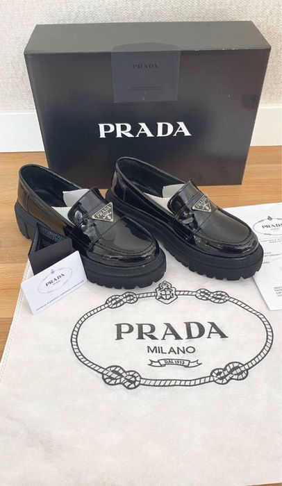 Дамски лачени обувки Prada