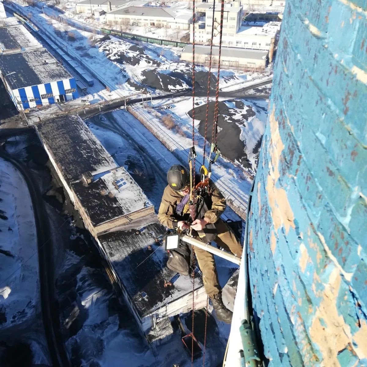 Высотные работы Альпинист  Установка кондиционеров Спил деревьев.