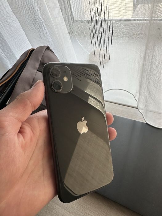 обменяю iPhone 11 64Gb 76% без ремонта