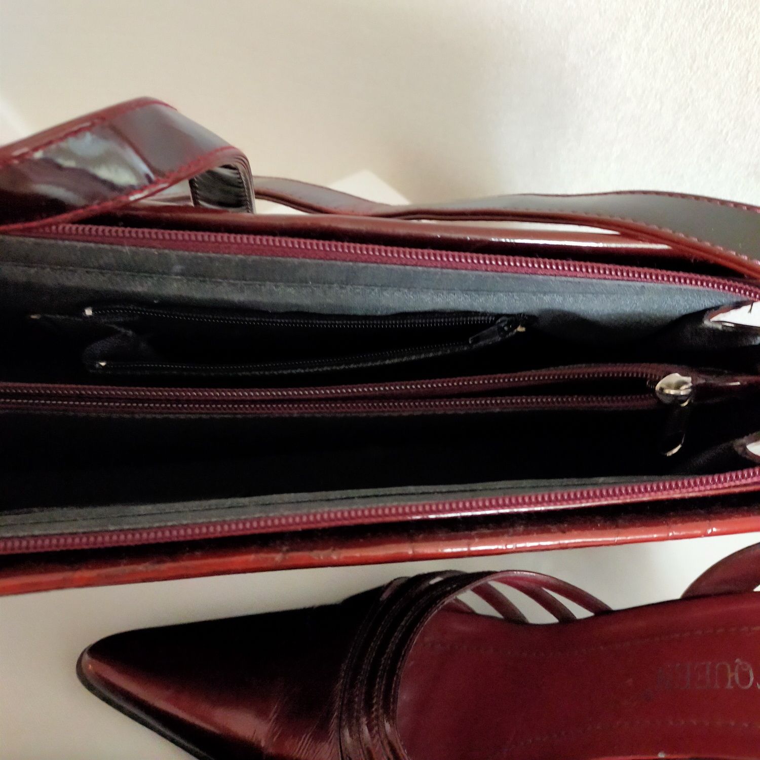 Туфли женские,39размер, б/у,в идеальном состоянии, цвет бордо, сумочка