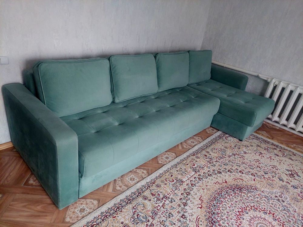 Продам диван в отличном состояний!