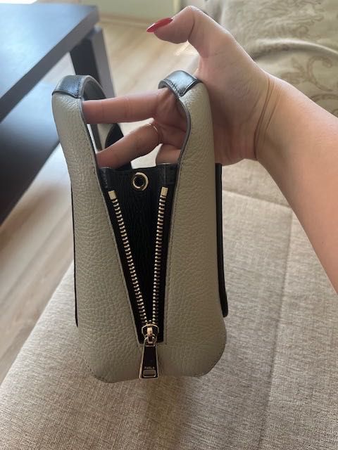Кожена чанта на Furla