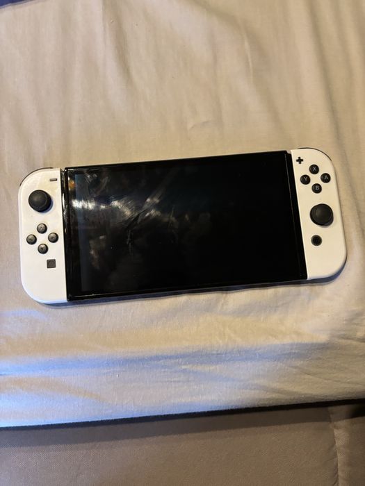 Nintendo Switch OLED с 50+ игри + кейс и стойка