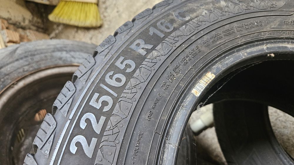 2бр гуми 225 65 16С дот 22 семперит