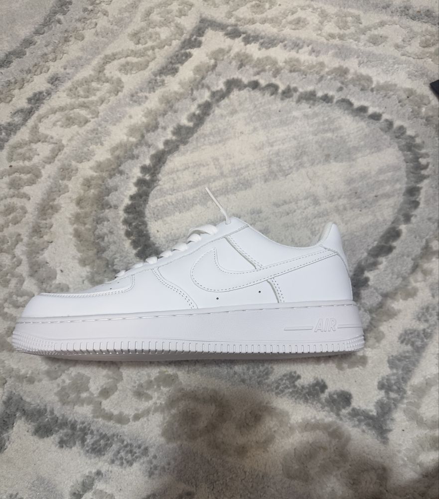 Продаются оригинальные кроссовки Nike Air Force 1 документы имеются