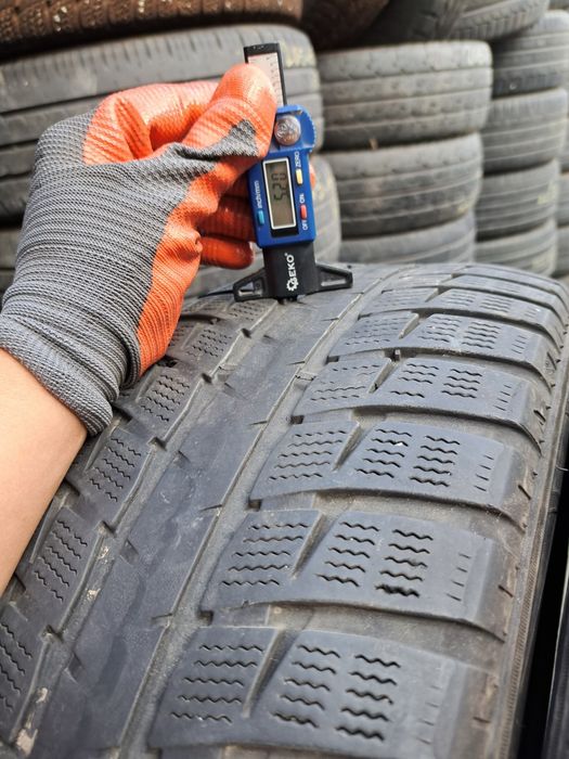 Anvelope de iarna 215-55r17 Falken