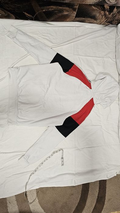 Hanorac alb cu glugă 164-170 (XS)