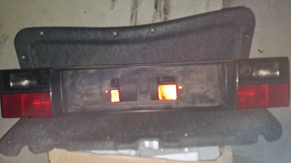 Продам задние плафоны на Фольксваген Венто Hella black. Оригинал