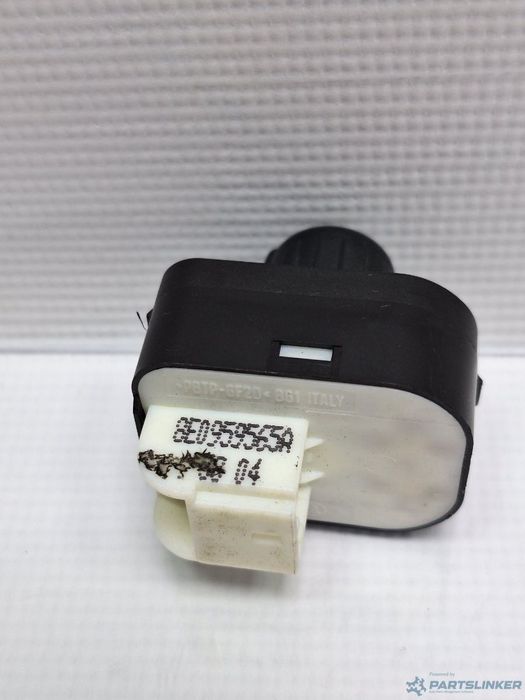 Buton reglaj oglinzi cu rabatare AUDI A8 II (4E2, 4E8) [ 2002 - 2010 ] TDI quattro (ASB) 171KW|233HP OEM 8E0959565A