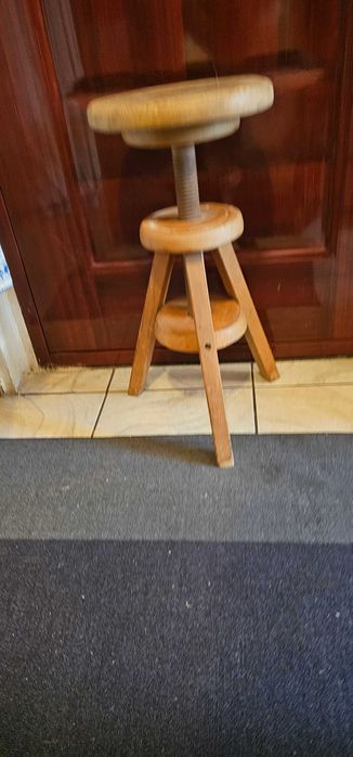 scaun vechi din lemn ajustabil