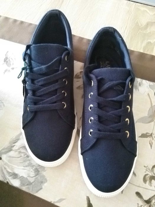 Ботуши, пантофки, спортни обувки