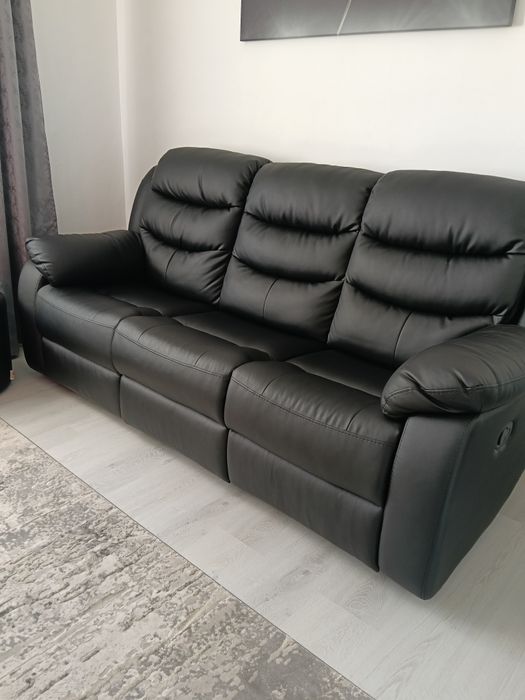 Canapea Tv piele, 2 tabureti piele, măsuță sticlă