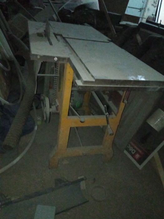 Станок дерево-обрабатывающий