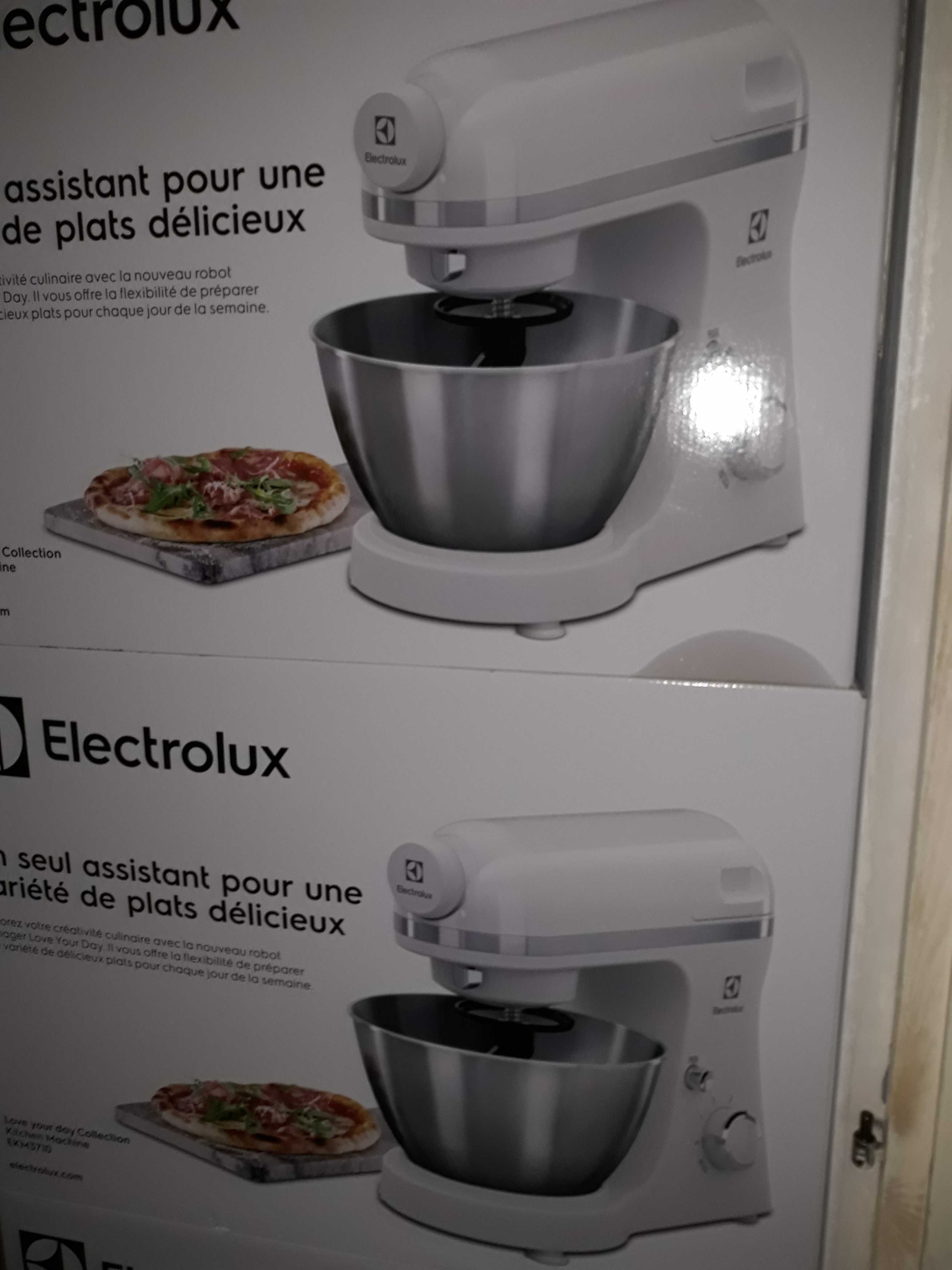 Robot de bucatarie Electrolux EKM3710,bol 4 l,masina de tocat,blender