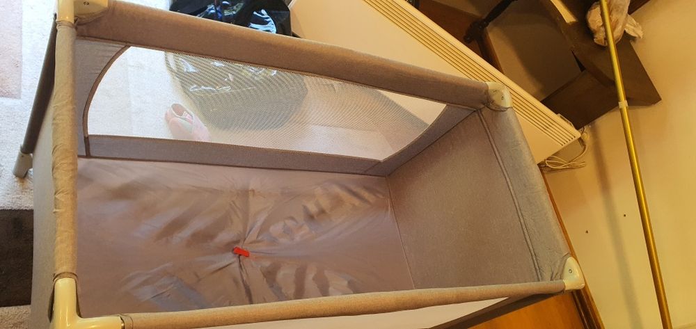 Pătuț de voiaj în stare foarte bună (fără saltea suplimentară)