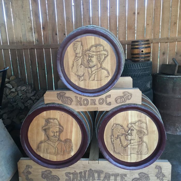 Butoaie personalizate din lemn masiv (tuica,vin, coniac)