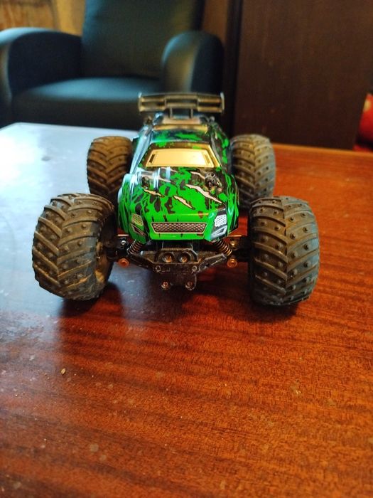 Количка с дистанционно която свети