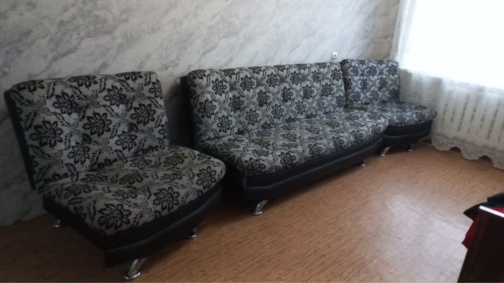 Диван в комплекте