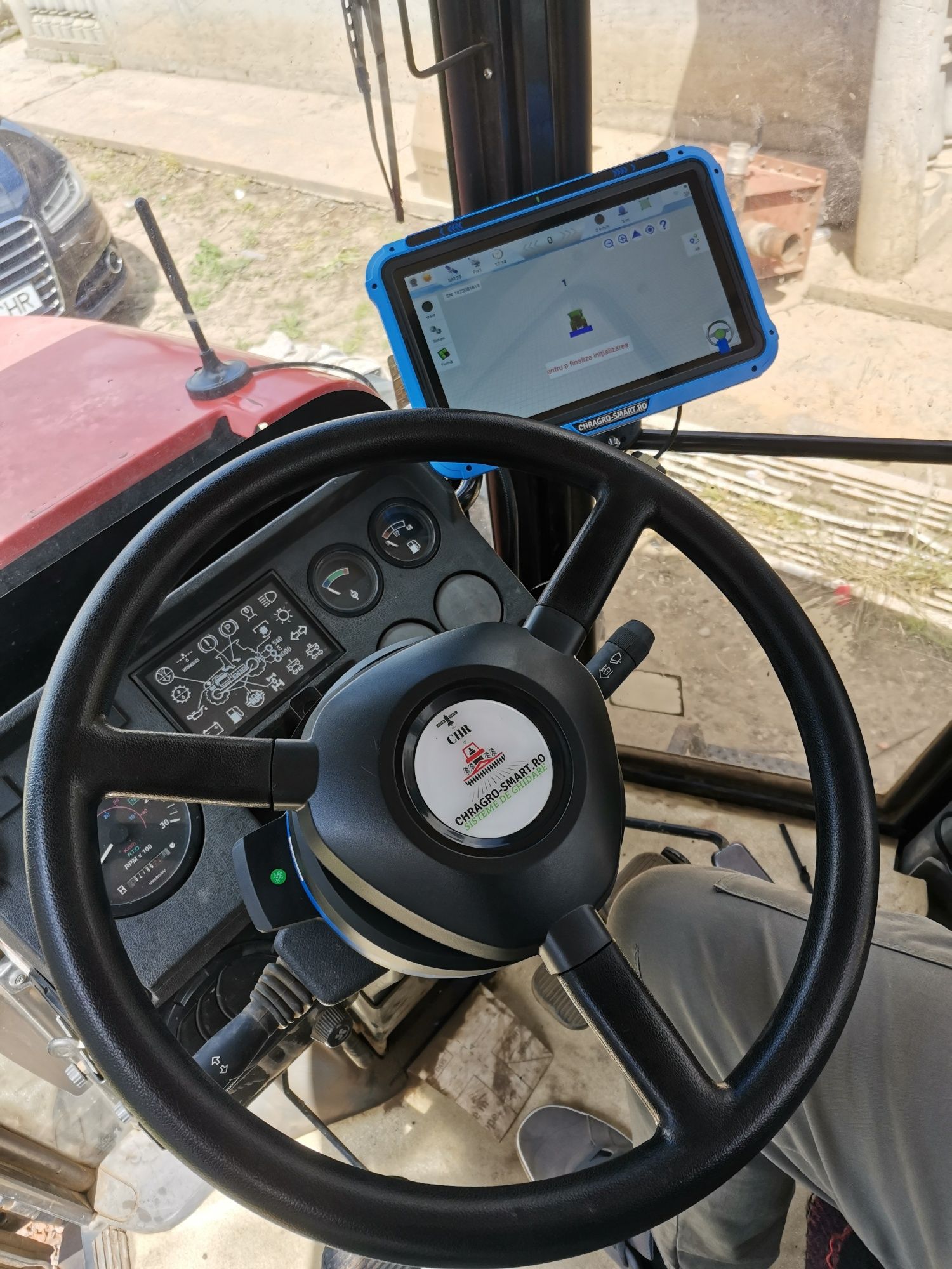 Sisteme GPS cu ghidare automată cu precizie de 2.5 cm GPS Tractor