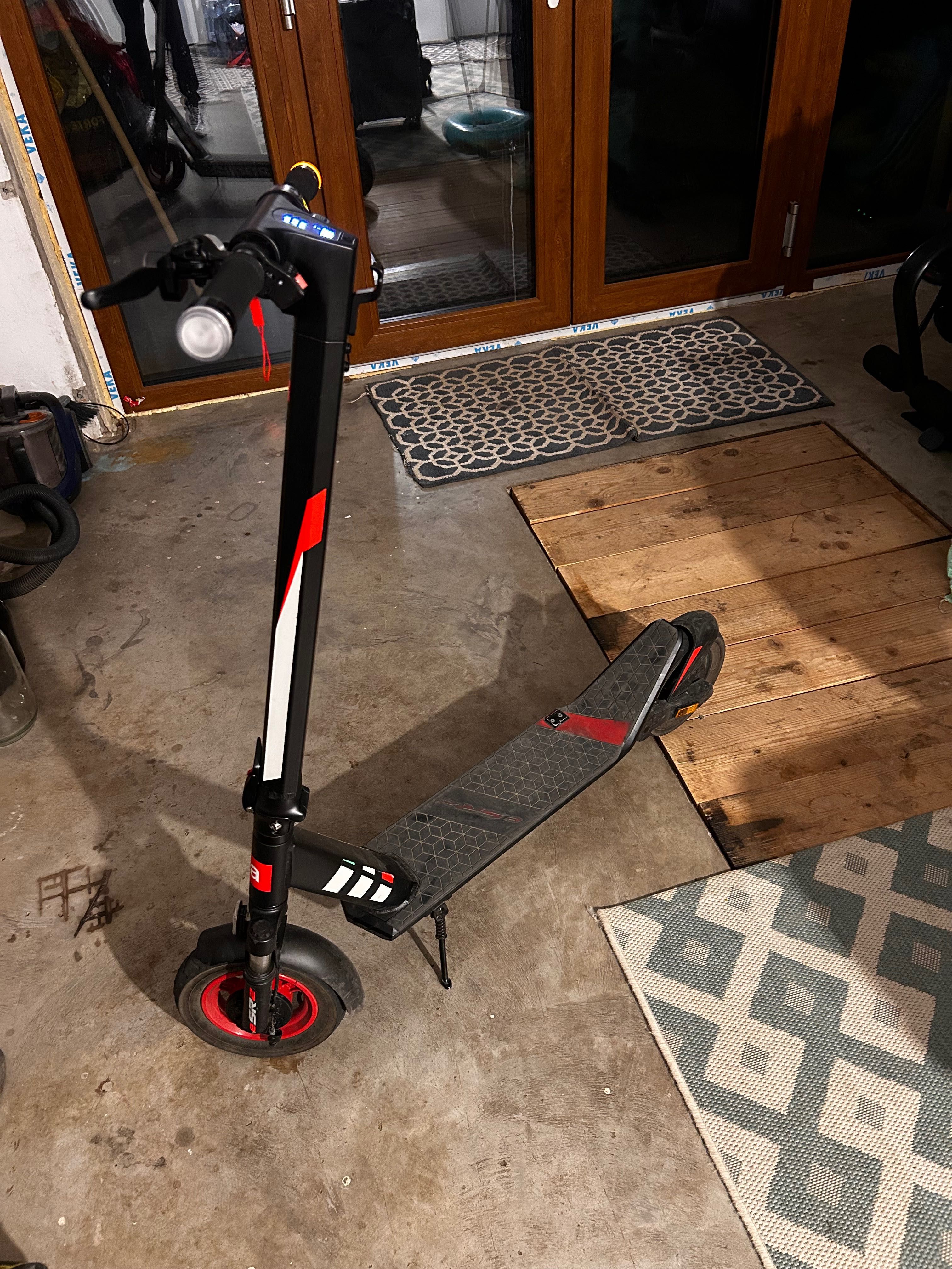 Trotinetă electrică aprilia esr2