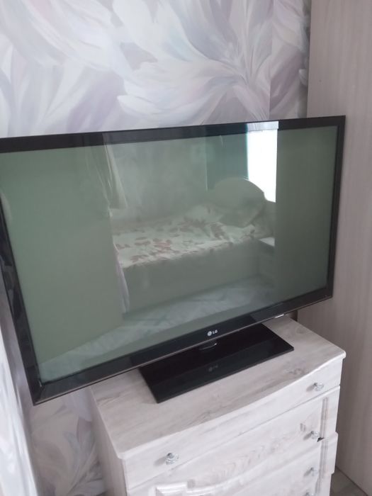 Срочно продам телевизор 45000