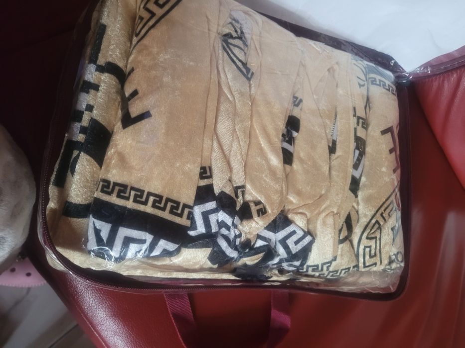 Set față de masă și 6 huse de scaune de catifea