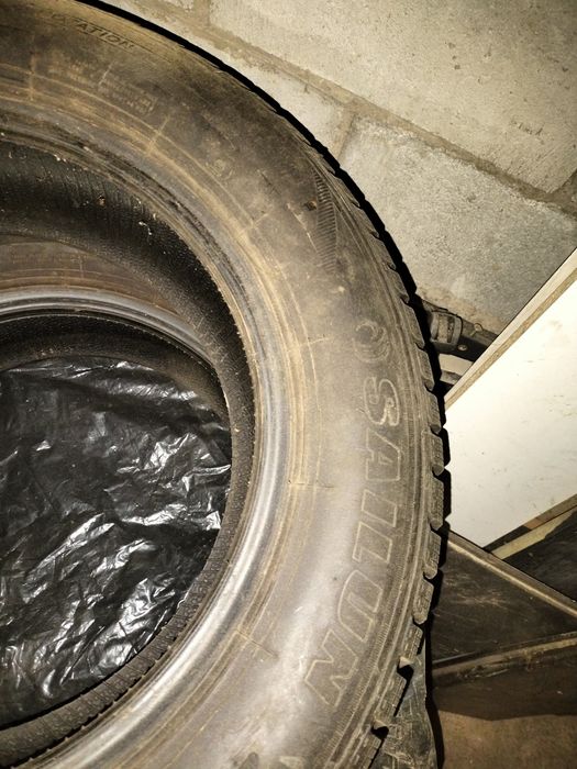 Продам шины зимние 225,65,17