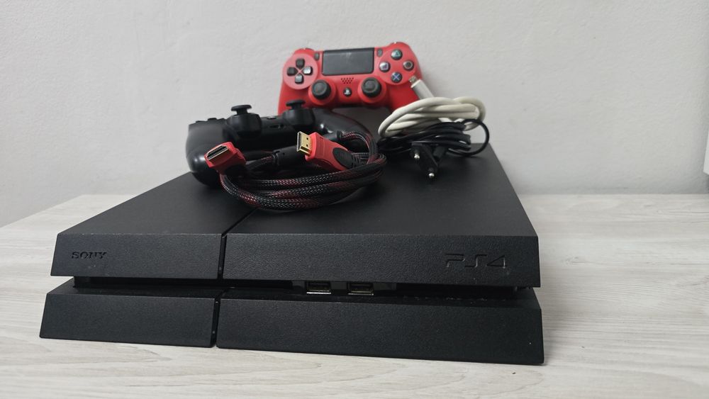 PlayStation 4 classik 1tb в отличном состоянии!