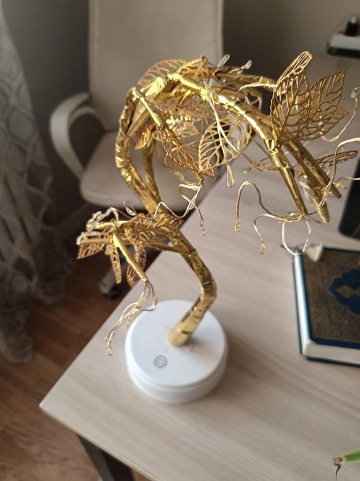 Светильник в виде дерева