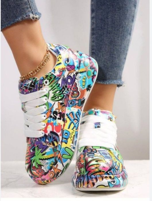 Кроссовки новые  38 размер