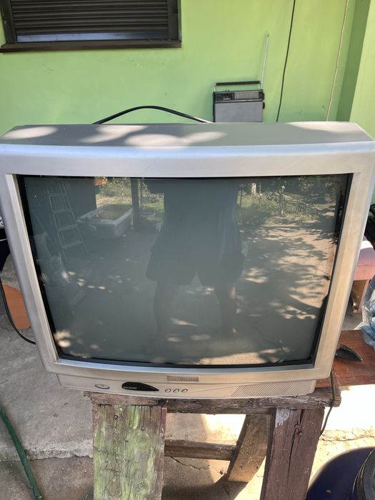Vand tv vechi, color