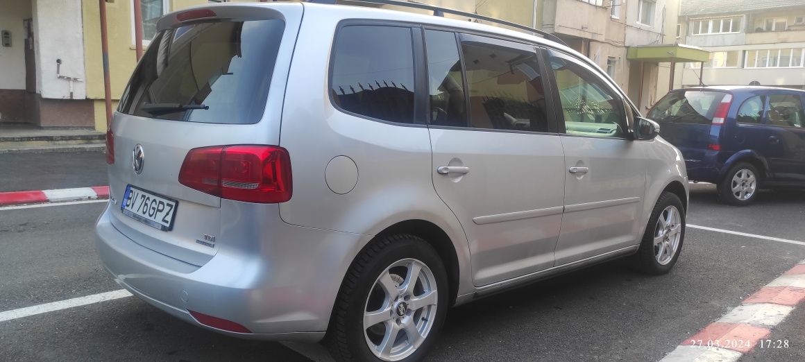 Vând Volkswagen Touran