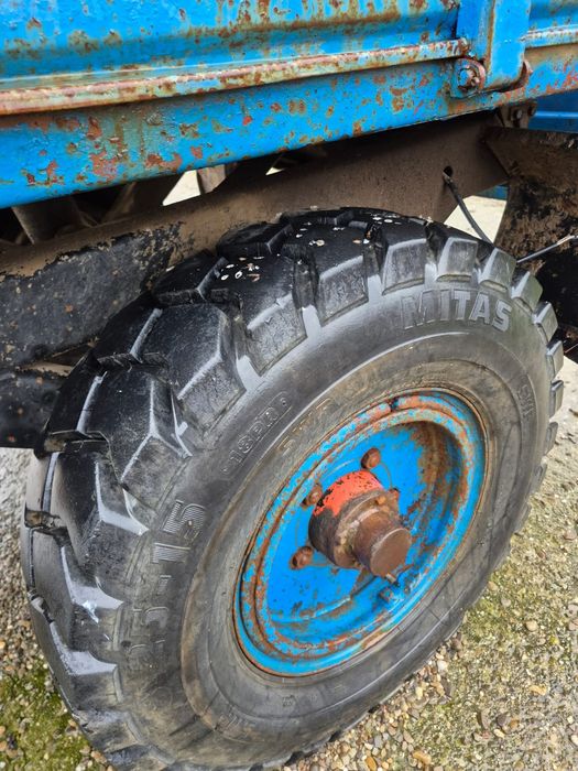 Remorca fabricată  în  România, basculabilă pe trei părți