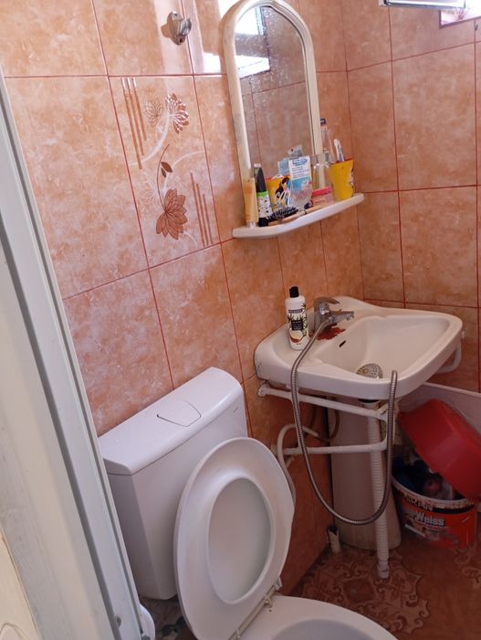 Vând garoniere douo cu hol intr ele sector 5 Zăbrăuțului Nr 5