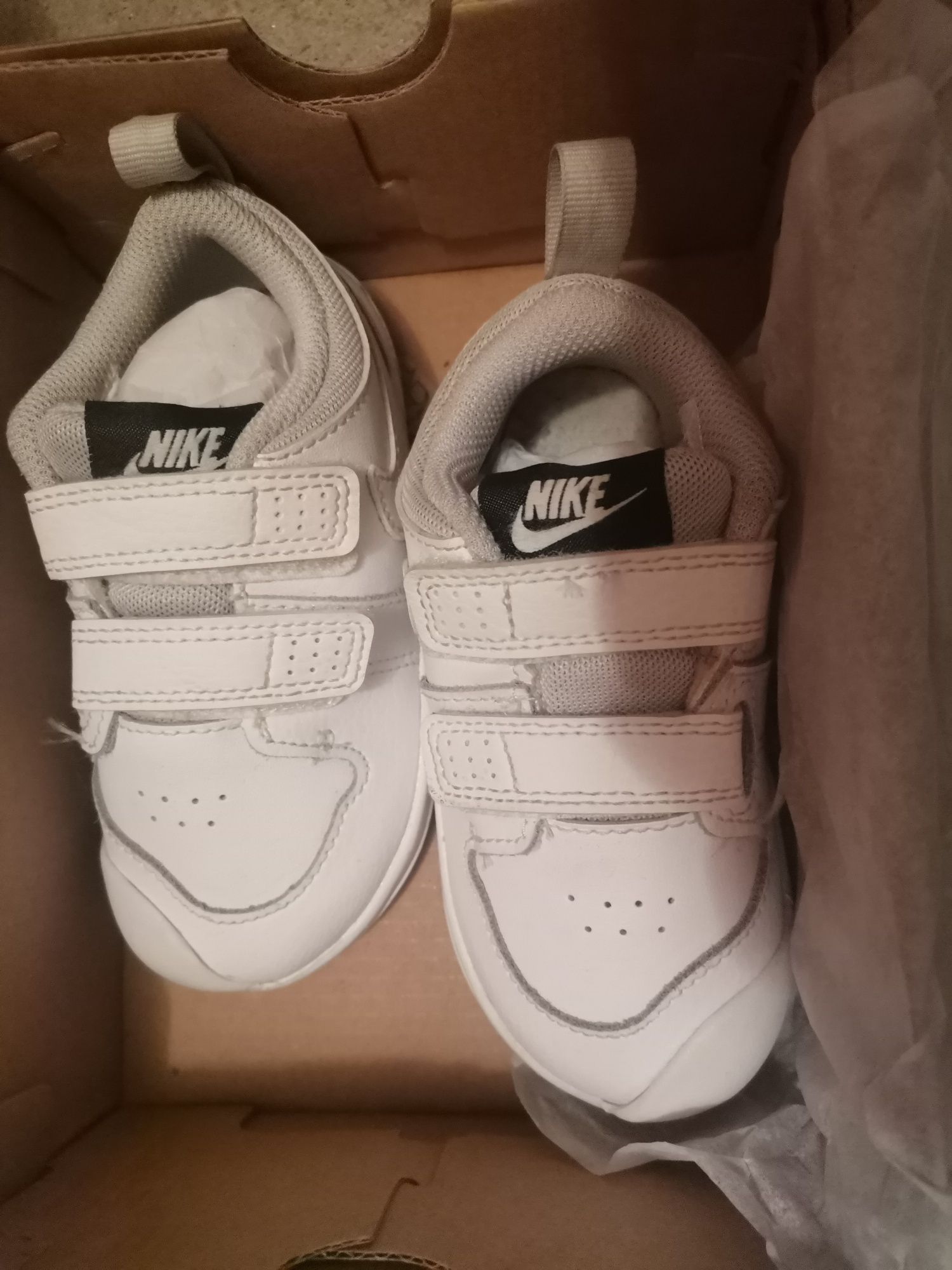 Adidași Nike pentru copiu