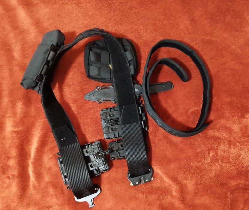 Curea tactica militara airsoft neagra cu accesorii