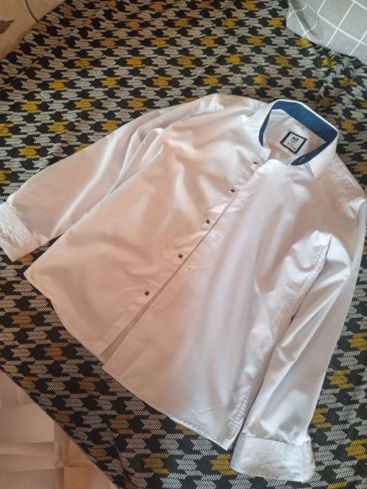 Продам школьную рубашку 7-8-9лет