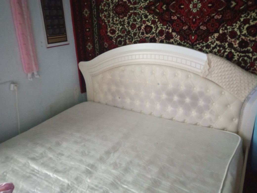 2-ух спальная кровать с матрасом