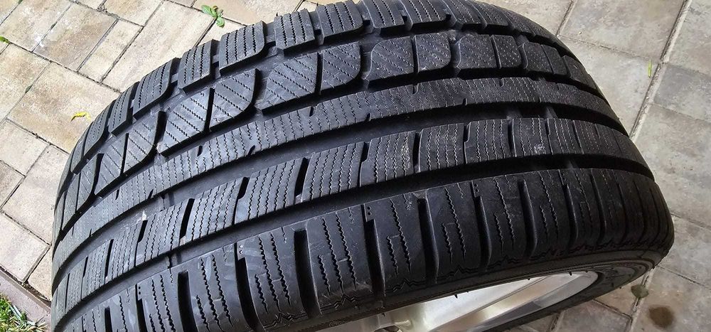 Jante aliaj 18" cu cauciucuri de iarna 255/40/18