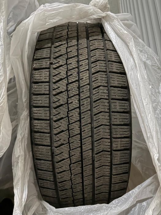 Продам зимние шины  б/у