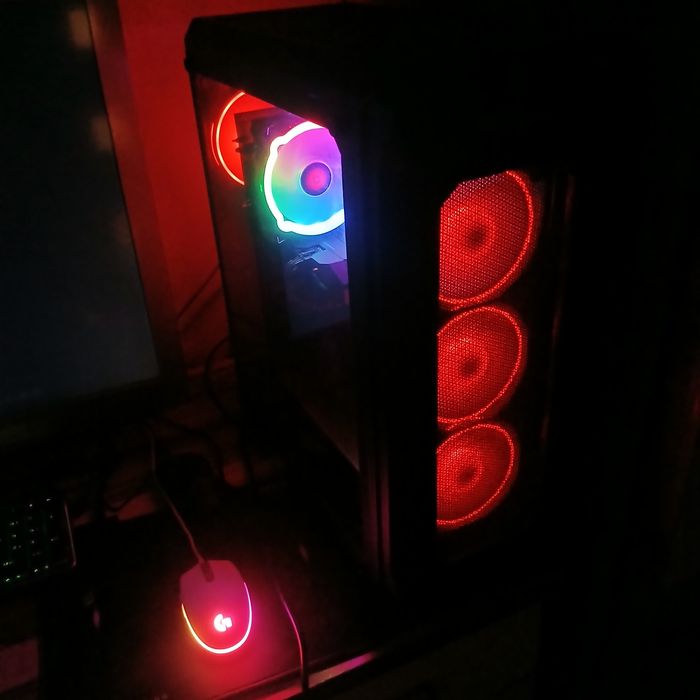 Pc gaming vand sau schimb.