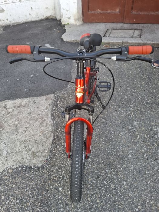 Bicicletă noua cu suspensii
