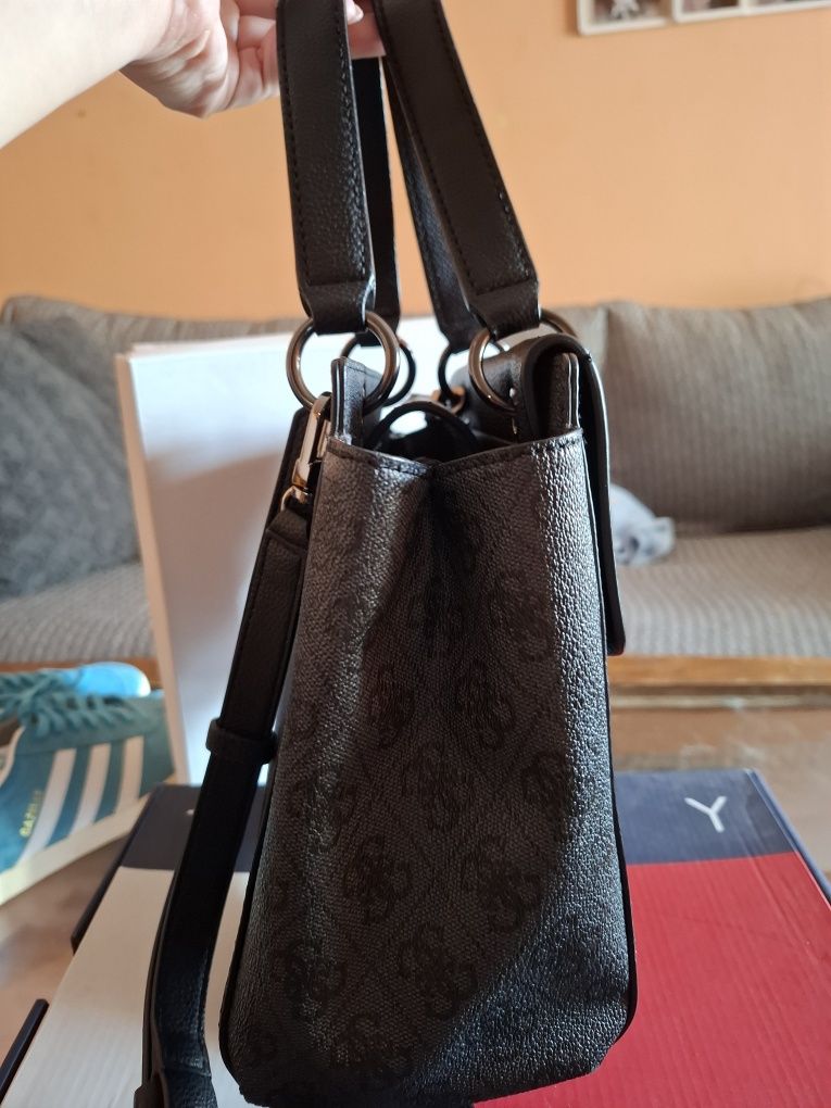 Дамска чанта GUESS