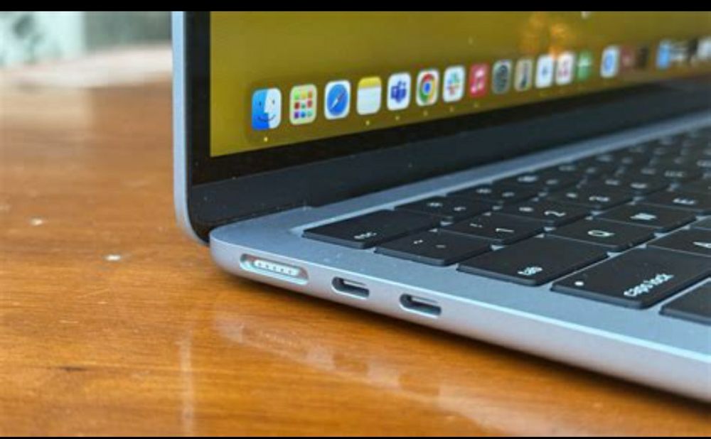 Macbook air 13 m4 chipli eng songi model 16/256 xotirasi