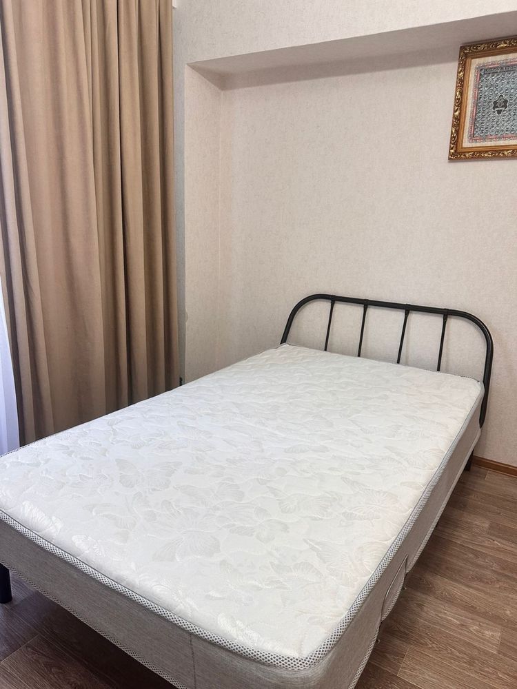 Продам кровать с матрасом