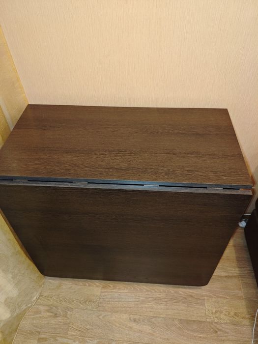 Продам стол книжка