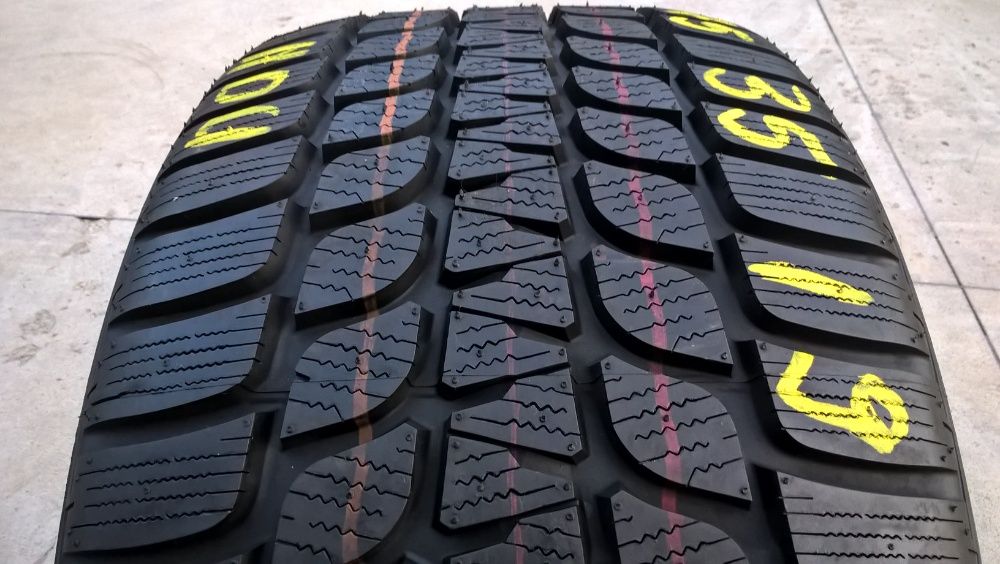 O anvelopa noua de iarna 275 35 19 bridgestone blizzak LM 25