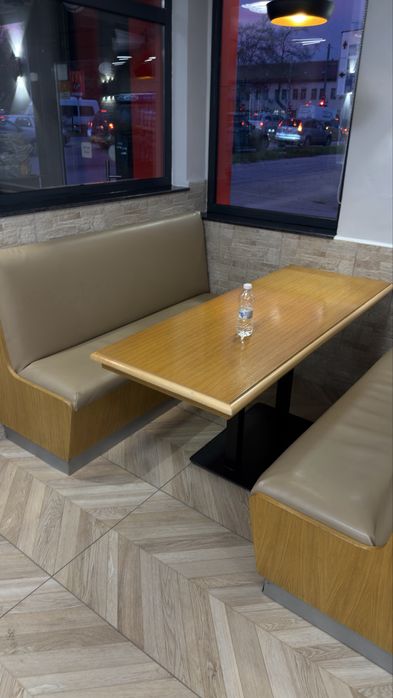 Диван с маса за заведение